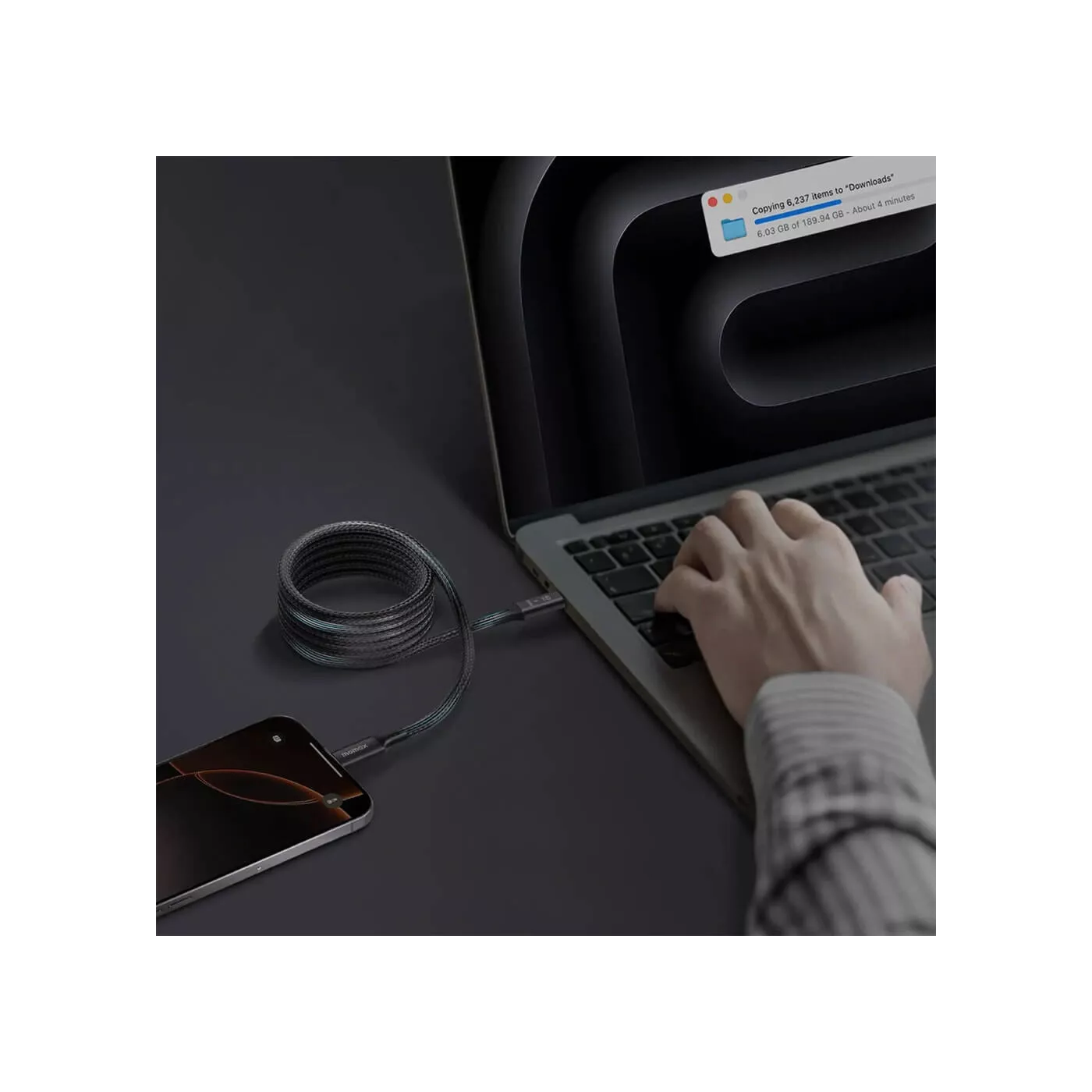 كابل مومكس ماج لينك المغناطيسي 240 واط من USB-C إلى USB-C بطول 1.5 متر - أسود