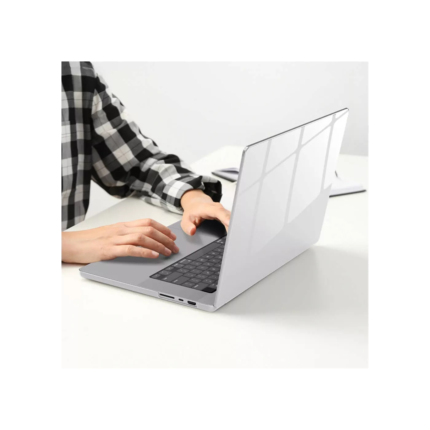Giiga Guardian Hardshell MacBook Pro 14-inch Case - Clear