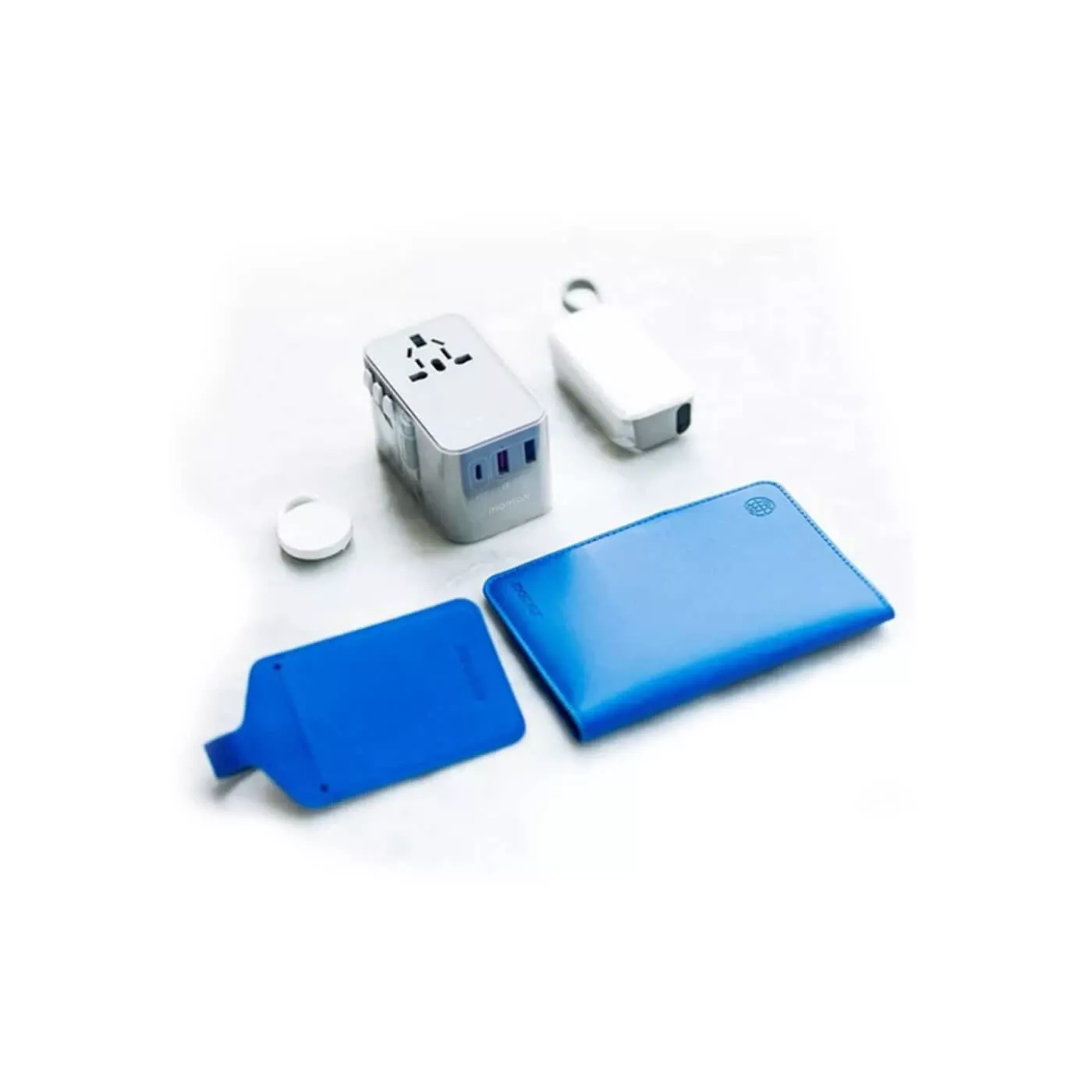 محول كهربائي للسفر من موماكس بقوة 70 واط مع كابل Type-C مدمج + بطارية Type-C مدمجة + PinPop + غطاء جواز سفر