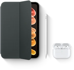 جهاز iPad&nbsp;mini معروض مع اكسسوارات متوافقة بما في ذلك المحفظة الذكية لجهاز iPad&nbsp;mini (بشريحة A20&nbsp;Pro)، وقلم Apple‏ USB‑C، وAirPods&nbsp;Pro&nbsp;3‏