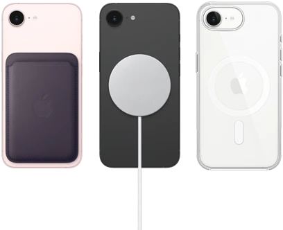 جهاز iPhone&nbsp;17e باللون الزهري الناعم مع محفظة من نسيج محبوك بلون ليلكي ليلي، جهاز iPhone&nbsp;17e باللون الأسود مع حافظة من السيليكون باللون الأسود مع شاحن&nbsp;MagSafe، جهاز iPhone&nbsp;17e باللون الأبيض مع حافظة شفافة مع&nbsp;MagSafe‏