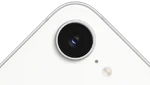 جهاز iPhone&nbsp;17e، جزء من الجانب الخارجي الخلفي، لون أبيض، كاميرا&nbsp;Fusion في الأعلى