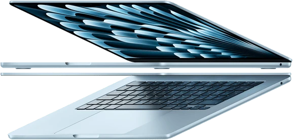 اثنان من أجهزة MacBook&nbsp;Air باللون الأزرق السماوي مفتوحان على شكل سهم، فتبرز نحافة التصميم